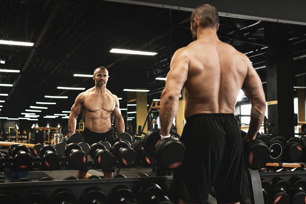 Dumbbell Shrug Yaparken Dikkat Edilmesi Gereken Püf Noktalar